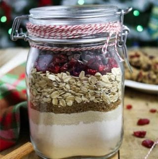 Need an easy, last-minute, but thoughtful gift? Look no further, because these Cranberry-Oatmeal Chocolate Chip Cookies in a Jar are fun, festive, thoughtful and are so simple to make.