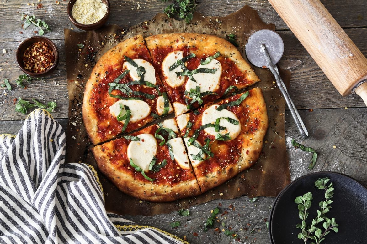 Easy Vegan Pizza Recipe - Vegan Huggs