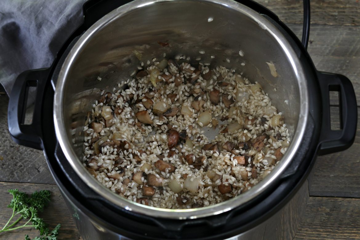 Instant Pot Mushroom Risotto - Vegan Huggs