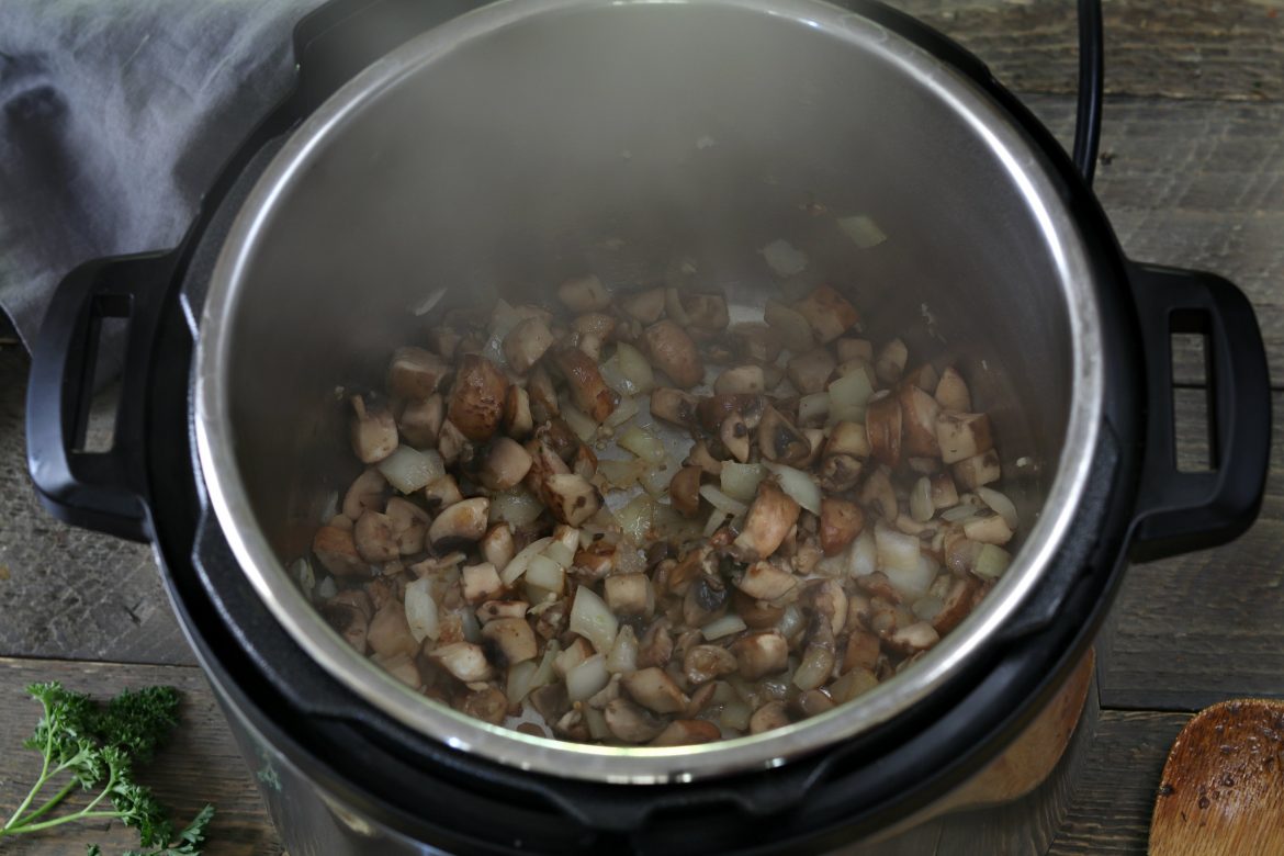 Instant Pot Mushroom Risotto - Vegan Huggs