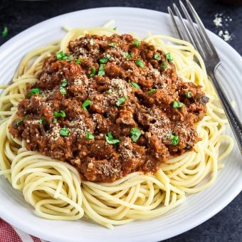 Vegan Bolognese Sauce - Vegan Huggs