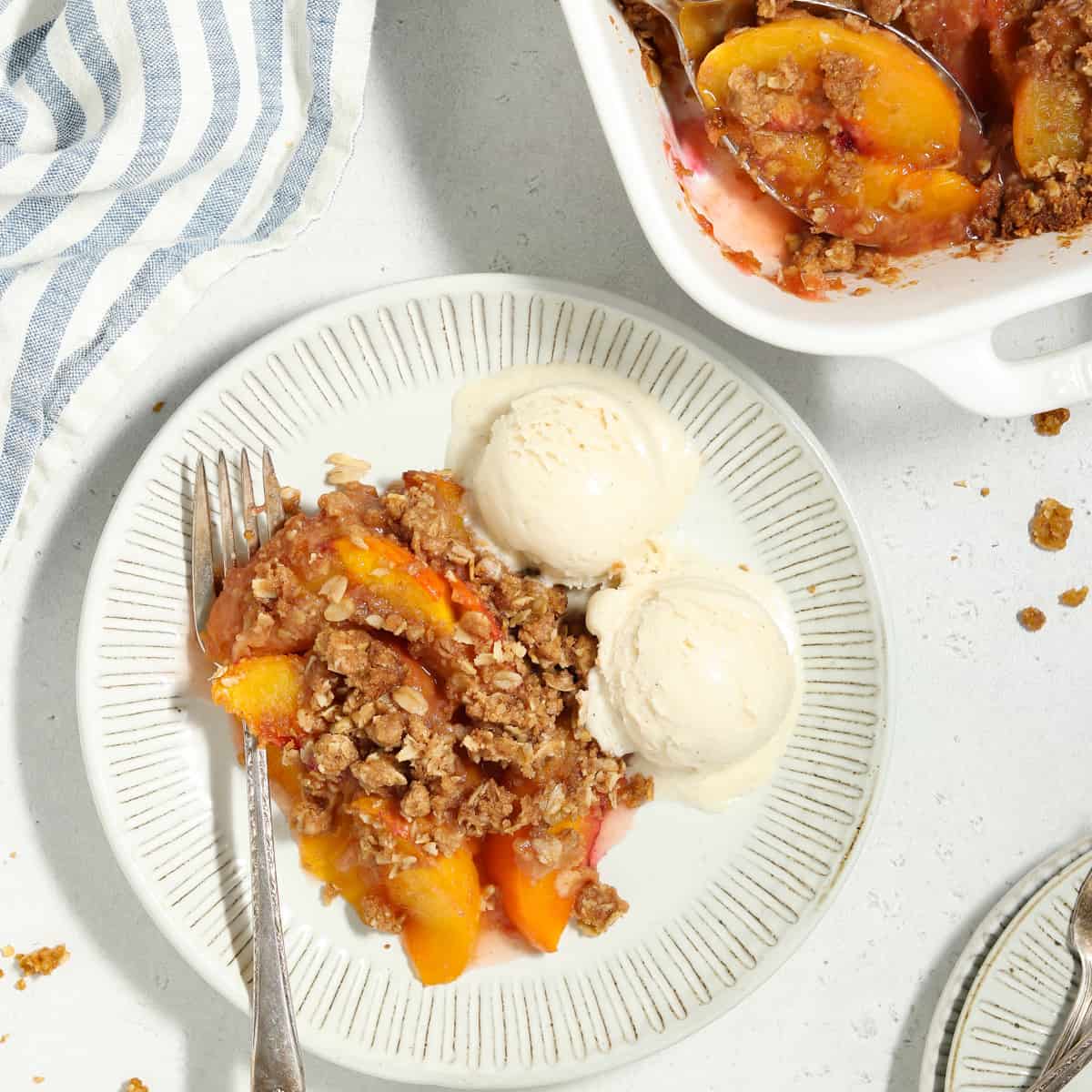 Vegan Peach Crisp - Vegan Huggs