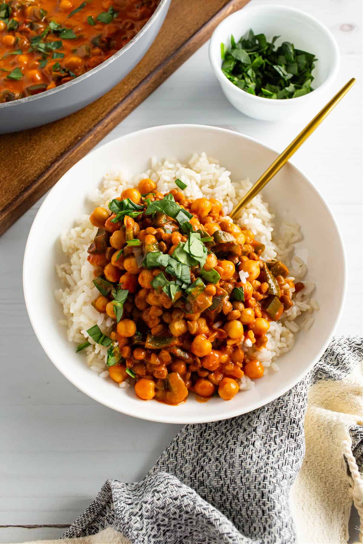 Bowl of gochujang chickpeas in sauce.